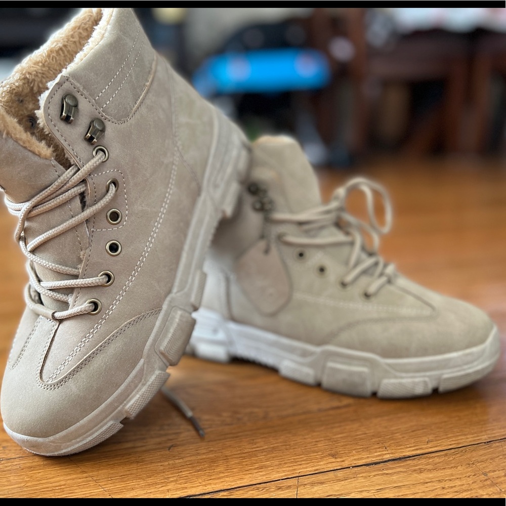 Tan Unisex boots size 39.5. - Picture 1 of 5